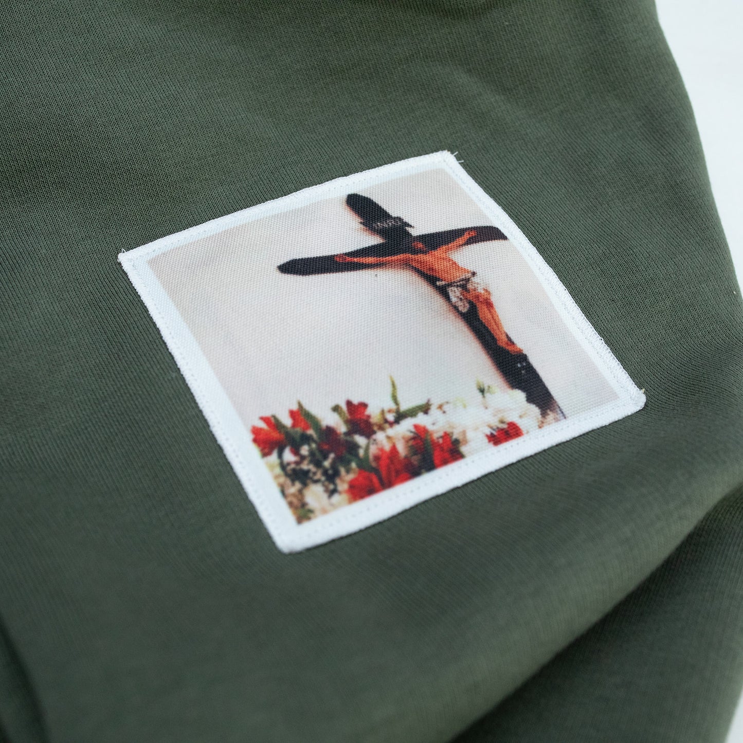 "LES ROSES DU CRUCIFIX" HOODIE